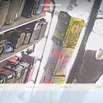Robó un parlante de un comercio y quedó grabado por las cámaras de seguridad
