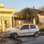 Accidente en Juan B. Justo: un auto impactó contra un árbol