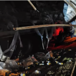 Choque entre dos camiones en la Ruta 9: cientos de latas de cerveza quedaron desparramadas sobre la autopista