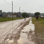 «Queremos estudiar sin importar si llueve»: el reclamo de los estudiantes de la Escuela Agraria por un camino transitable