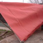 Reporte ciudadano: denuncian que un vehículo destruyó parte del toldo de un lavadero y se dio a la fuga