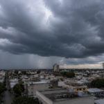 Alerta por tormentas: un frente frío avanza sobre Buenos Aires y llegará con ráfagas, granizo y un fuerte descenso de temperatura